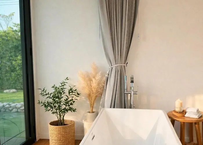 Feel Private Pool Villa Bangkok